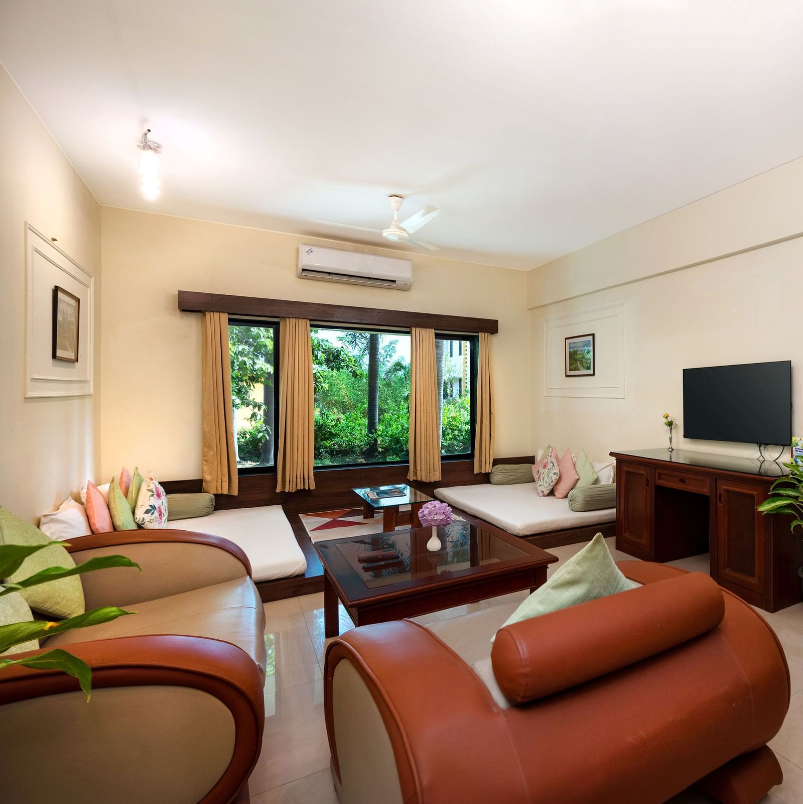 7 - Executive Suite