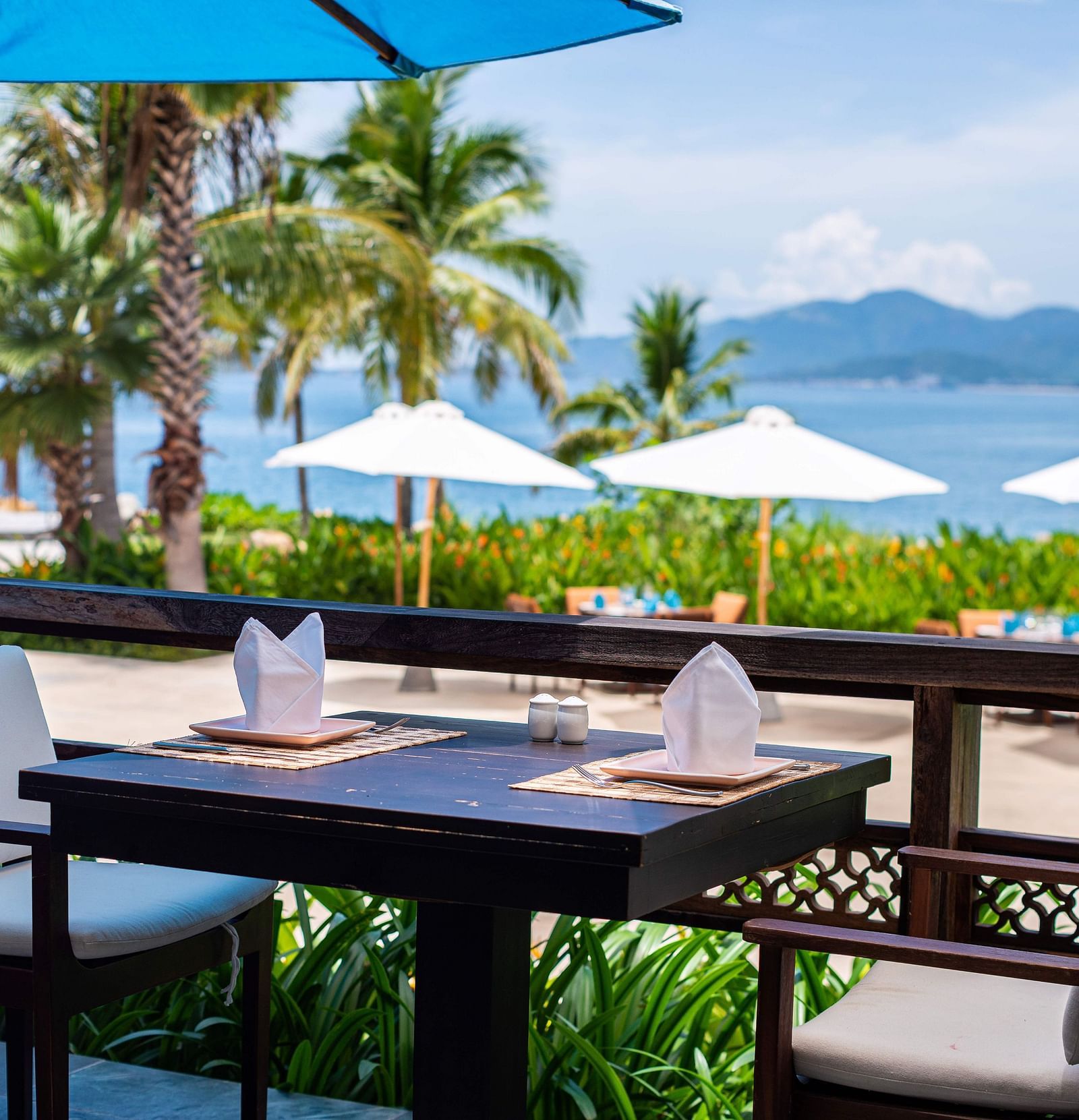 An outdoor sitting area - Alibu Resorts Nha Trang