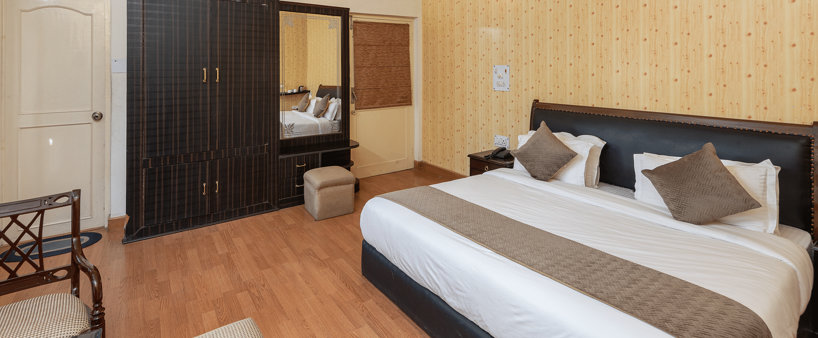 Deluxe Room-DSC 9809-HDR-Edit