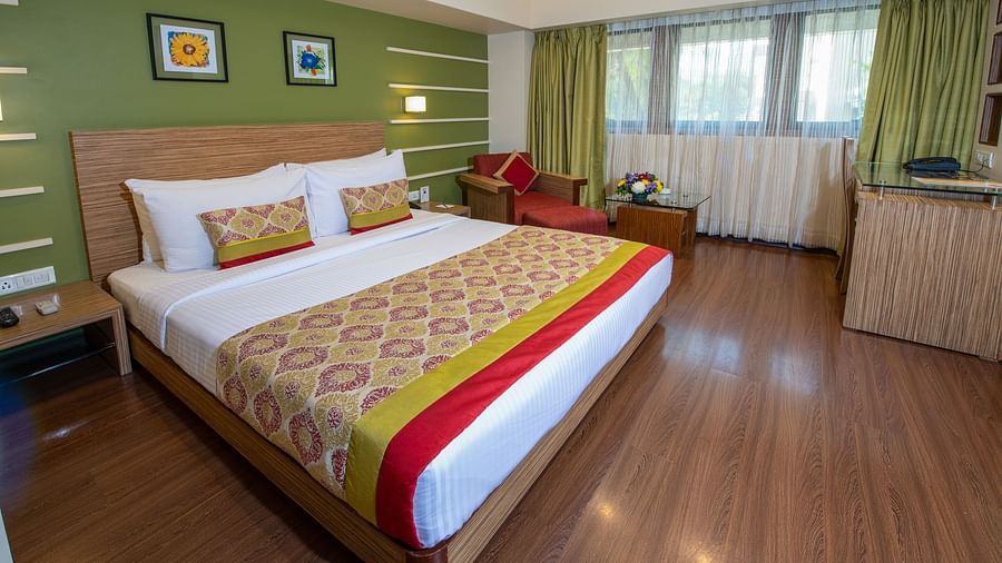 room with green interiors and wooden flooring - hotel bawa suites