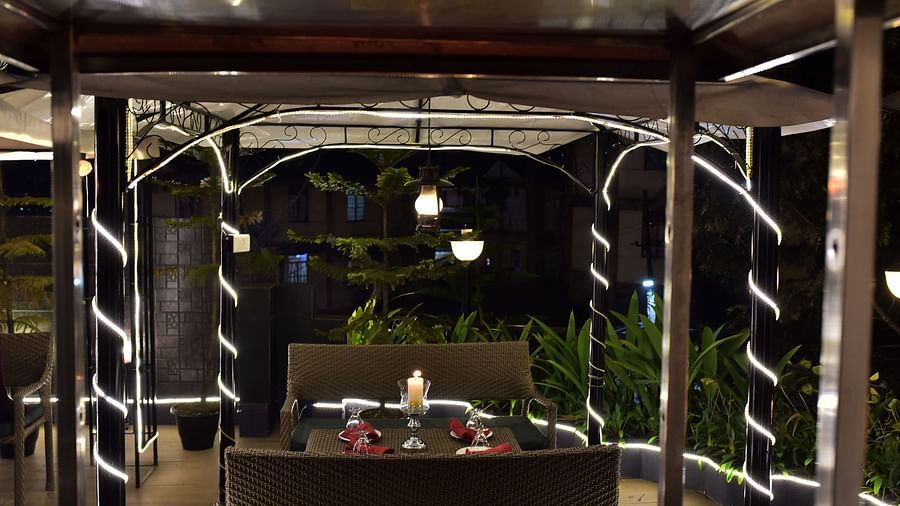Elegant outdoor dining setup