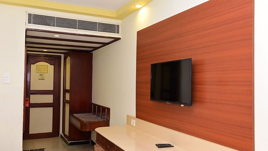 Side view of basic amenities in the standard room which has contemporary interior -  Jayaram Hotel, Pondicherry