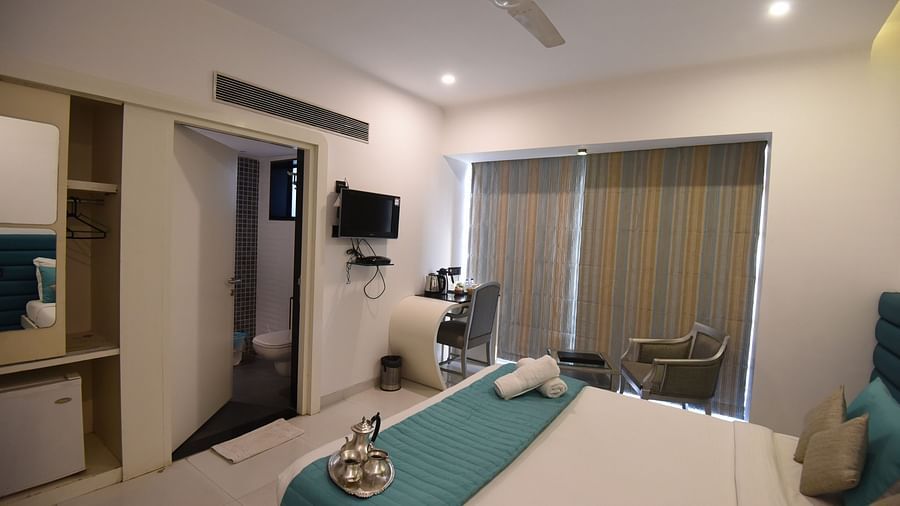 Deluxe Room at VITS Sharanam Hotel Best Hotels in Thane near Eastern Express Highway 8 itipxy