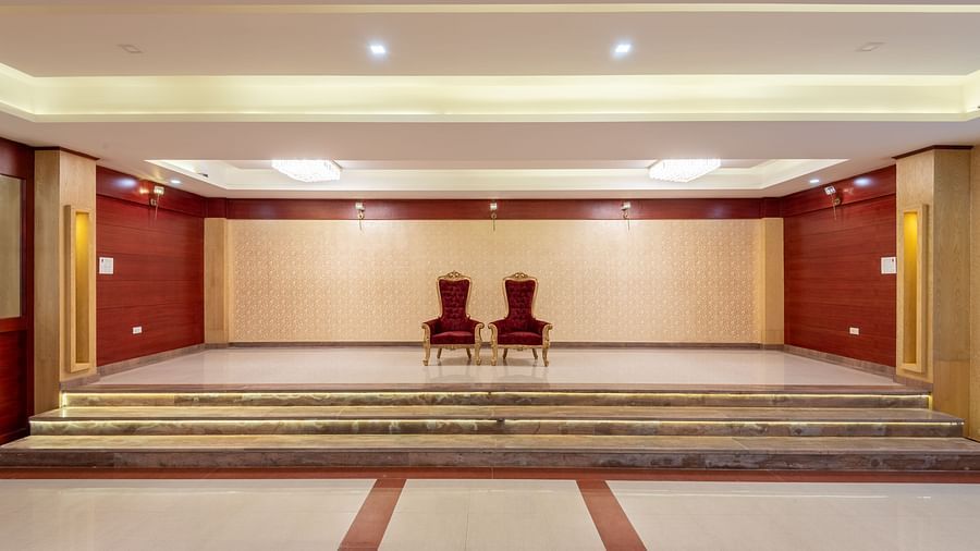 BANQUET  HALL STAGE
