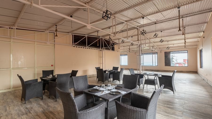 Image of tables and chairs arranged inside the large hall | DLS The Pearl