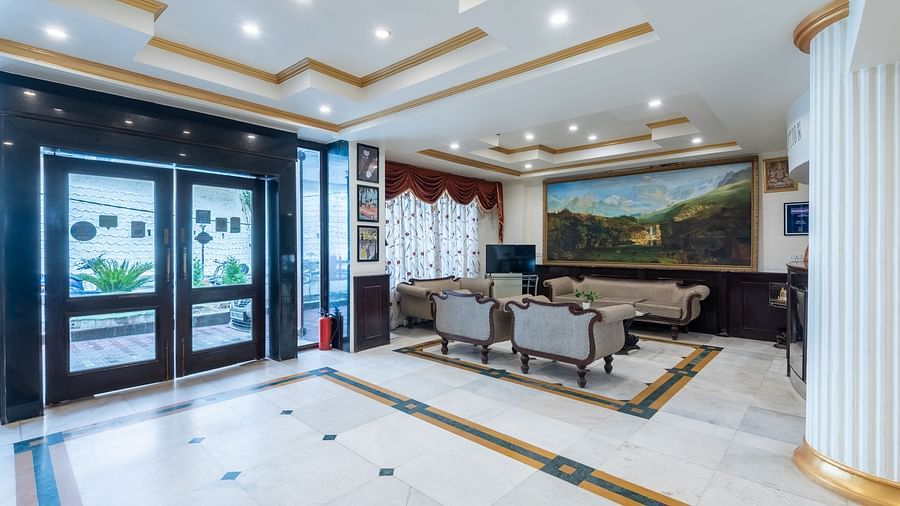 This image shows the lobby of a hotel. It has a large, open layout with a high ceiling and a marble floor | DLS The Pearl