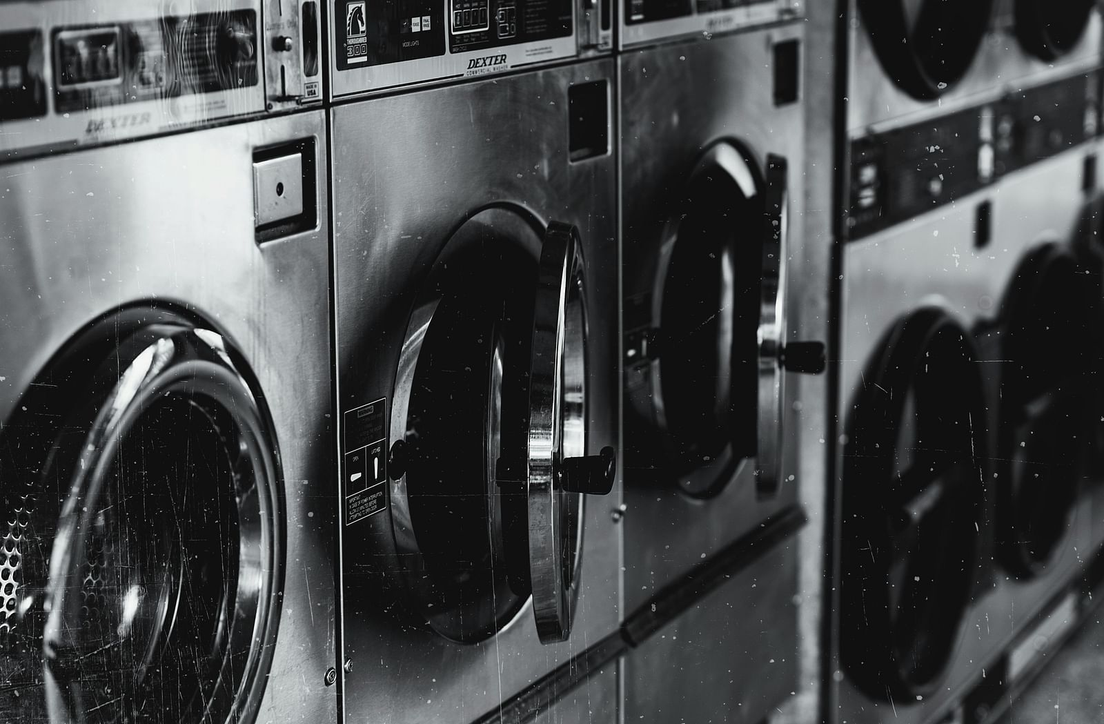 A greyscale image of a washing machine.