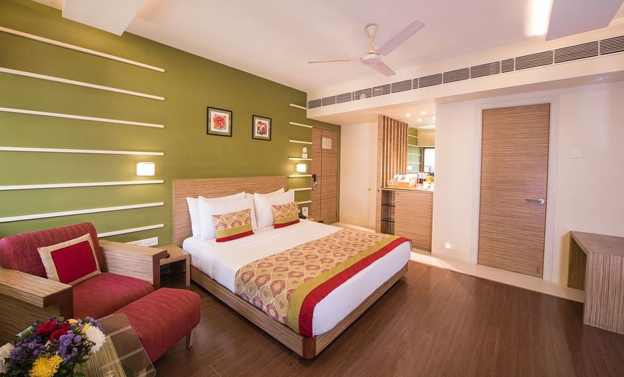 room with green interiors and wooden flooring - hotel bawa suites
