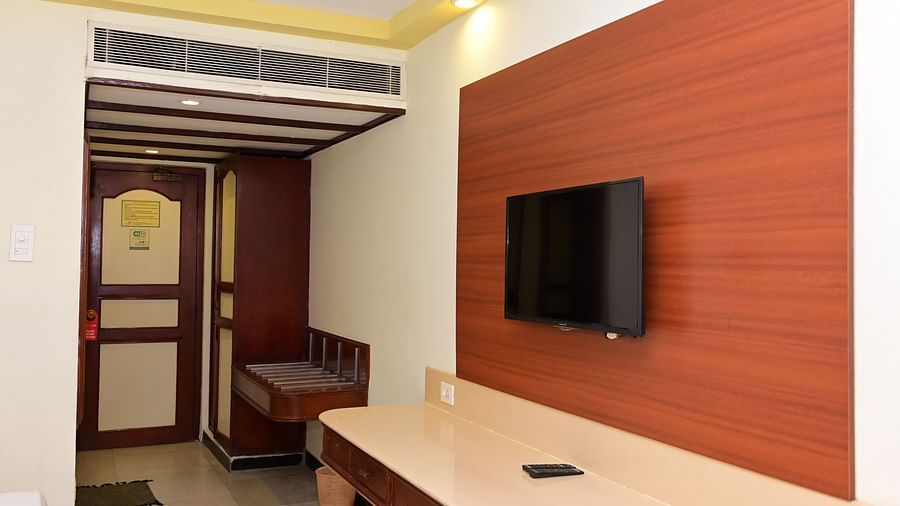 Side view of basic amenities in the standard room which has contemporary interior -  Jayaram Hotel, Pondicherry
