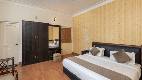 Deluxe Room-DSC 9809-HDR-Edit