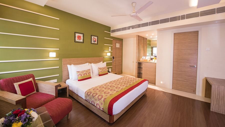 room with green interiors and wooden flooring - hotel bawa suites