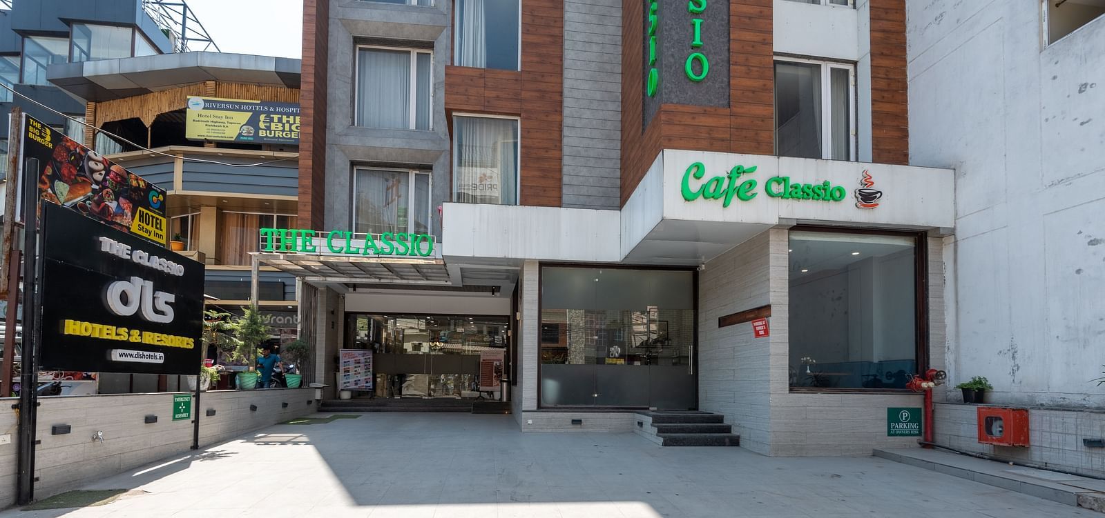 front side of hotel 