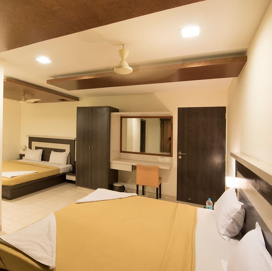 Hotel Vaikunth By Adamo - two beds offered by the Family Room in Nathdwara