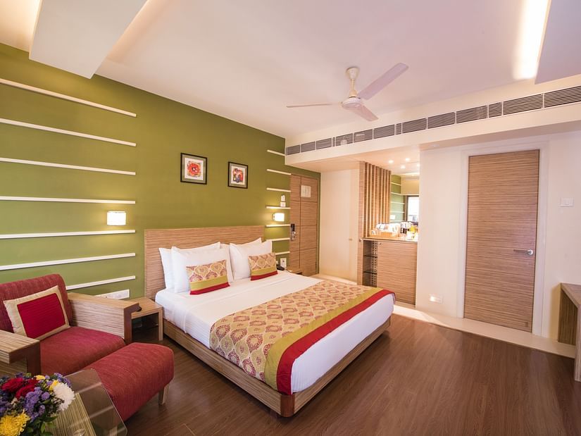 room with green interiors and wooden flooring - hotel bawa suites