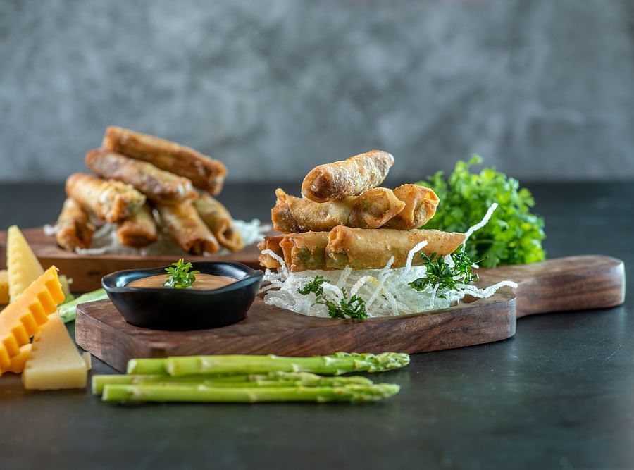 a plate of spring onions 2 - polo floatel kolkata
