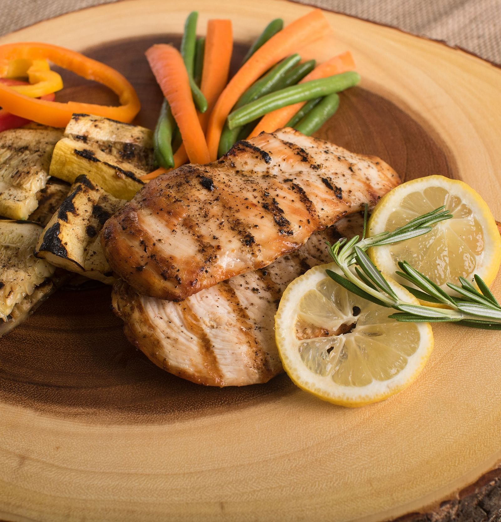 Image of a plate with chicken, slices of lemon and vegetables at Summit Sherpa Mountain Hotel & Spa, Kalimpong