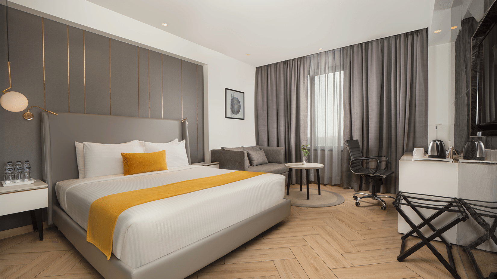 ROYAL CLUB BEDROOM
