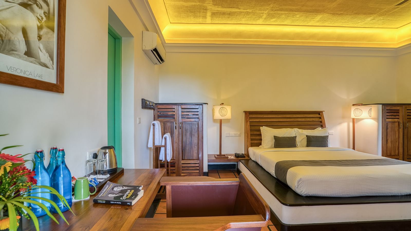 Suite Bedroom with a bed, table and a sofa.