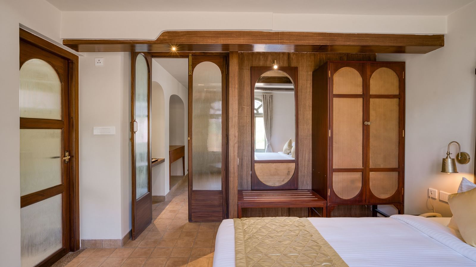 A double bed with a wardrobe next to it inside junior suite |  Mango Hill Shola Ooty