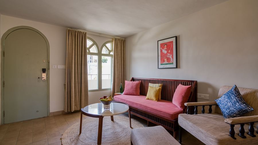 Overview of the living room at the junior suite - Mango Hill Shola Ooty