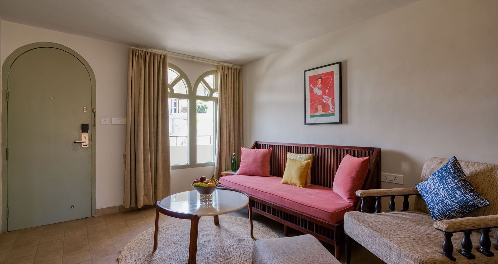 Overview of the living room at the junior suite - Mango Hill Shola Ooty