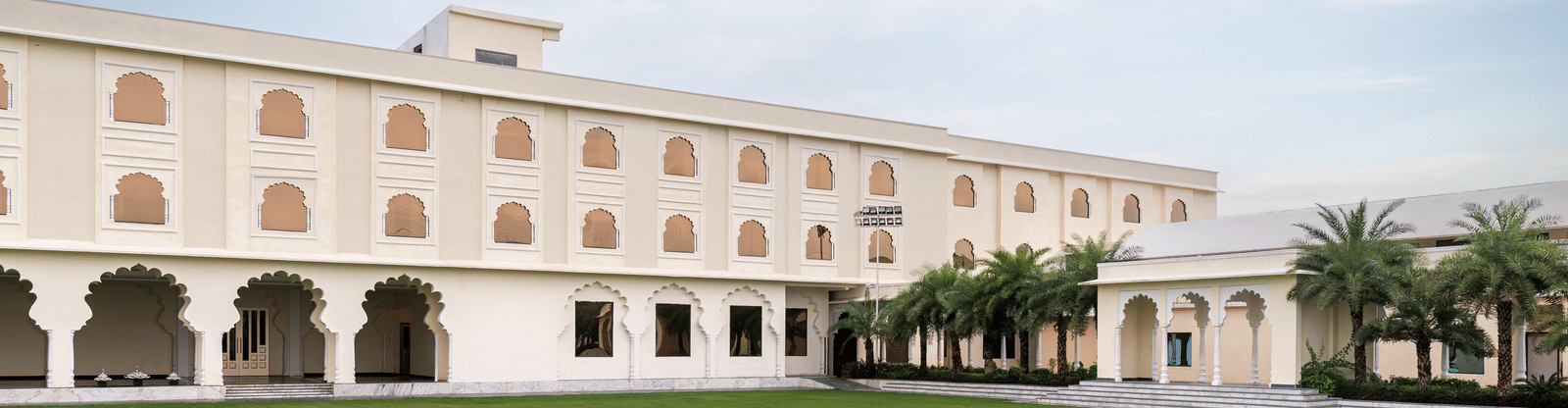beelwa-palace-lawn-02
