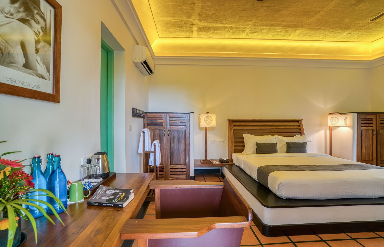 Suite Bedroom with a bed, table and a sofa.