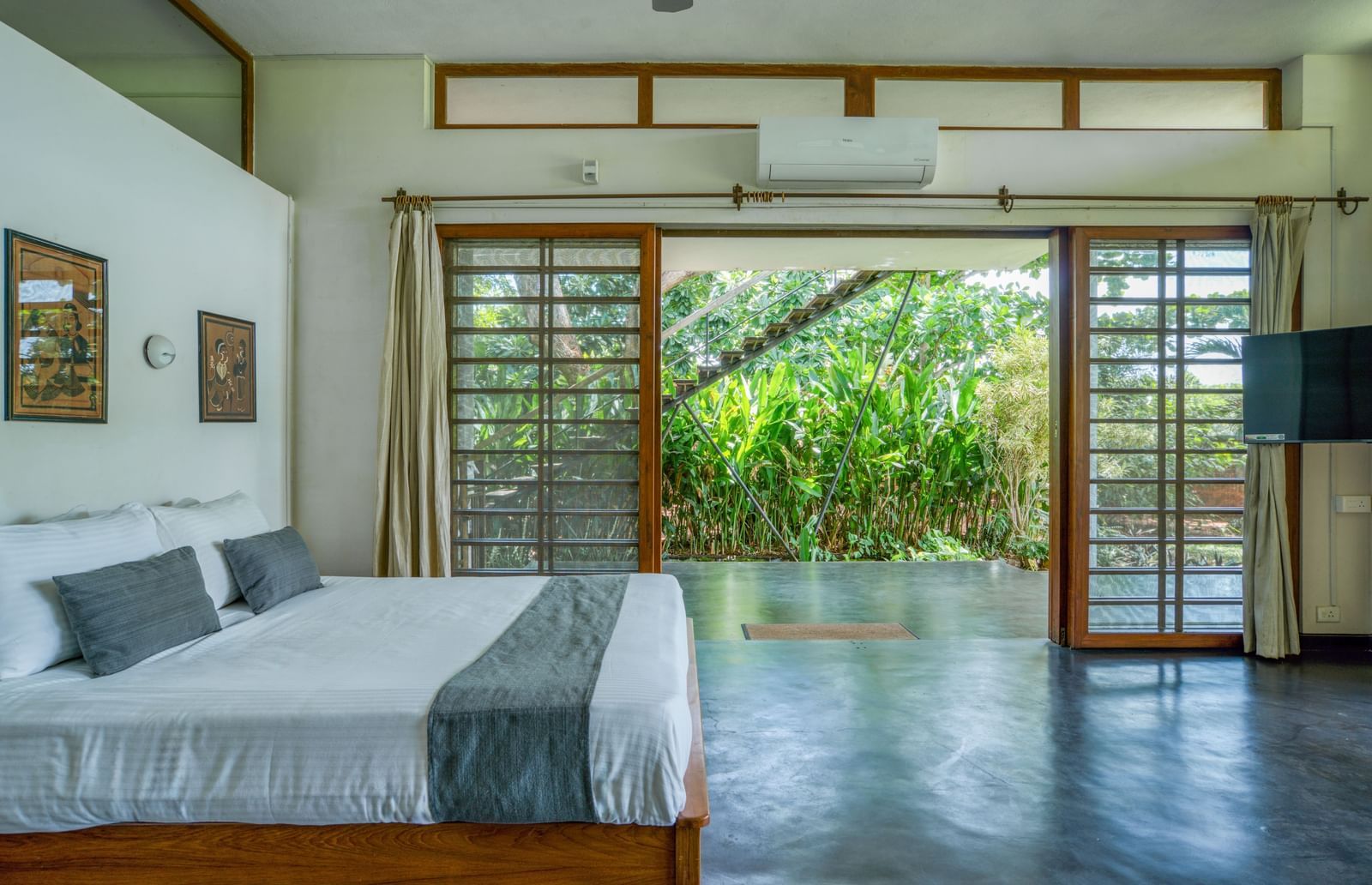Modern amenities like free Wi-Fi, TV, and telephone in the villa for convenience.