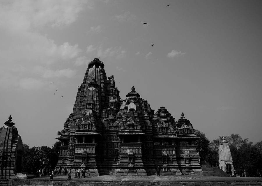 Black and white picture of Kandariya Mahadeva Temple