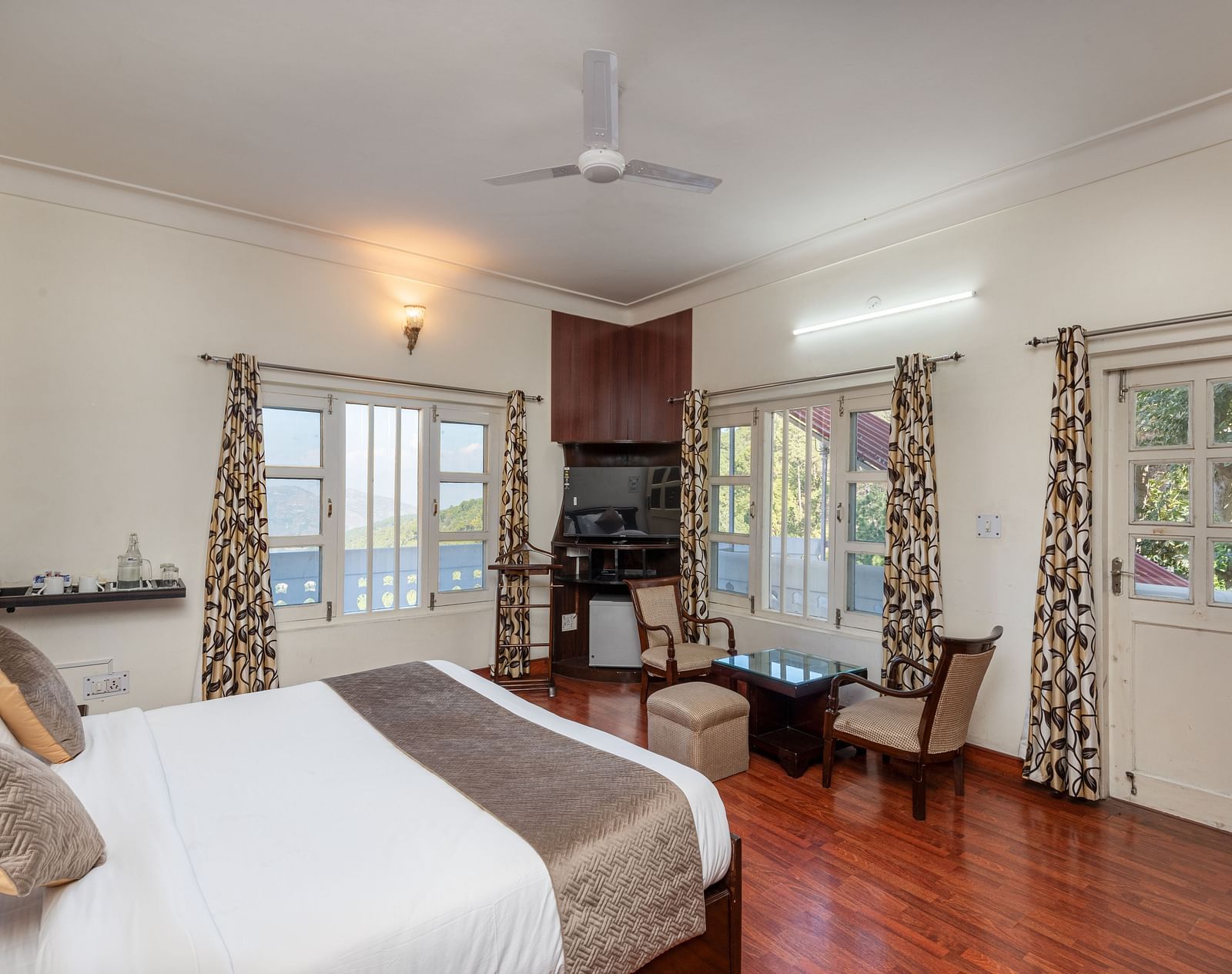 DELUXE ROOM 