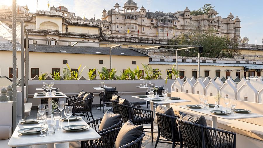 al-fresco Seating arrangements on the terrace - Manuscript - Jhilwara Haveli, Udiapur