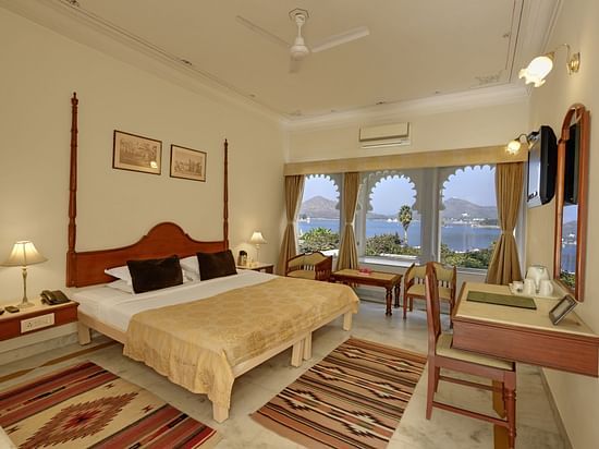 Deluxe Lake Facing Rooms in Udaipur 2