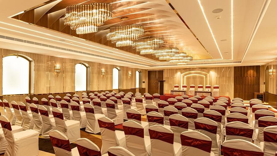 front and back view of banquet hall with seating arrangement in theatre style2