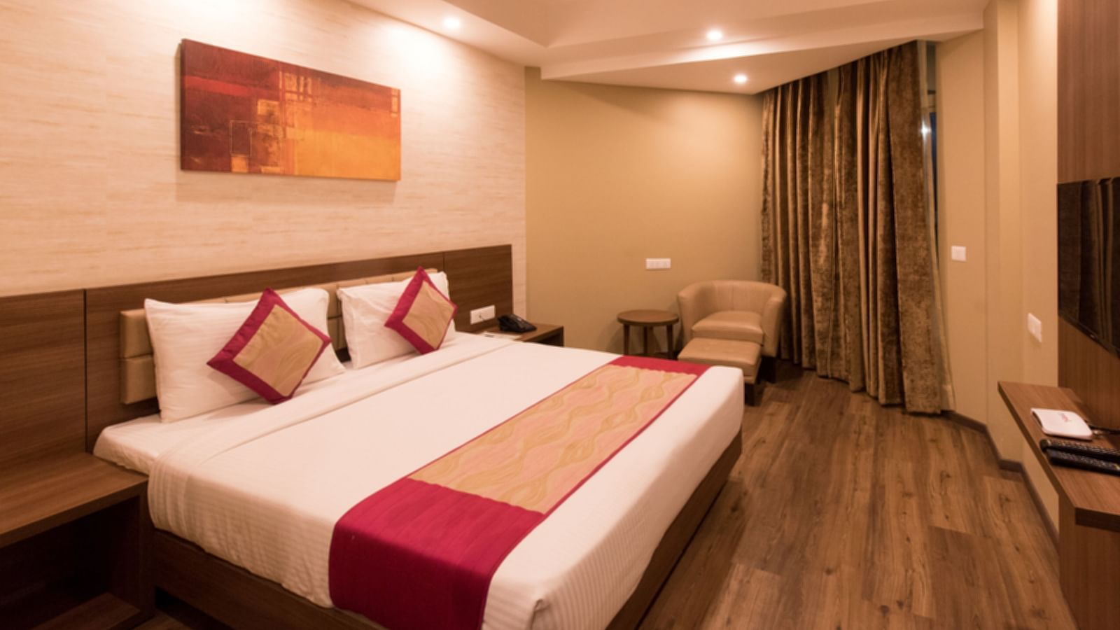 Deluxe Rooms with Complimentary Wi-Fi and a posh bed for a relaxing stay along with warm interiors - Le ROI Digha Hotel West Bengal1