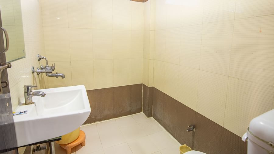 A washroom featuring a sink and a mirror - Hotel Morya, Bhopal