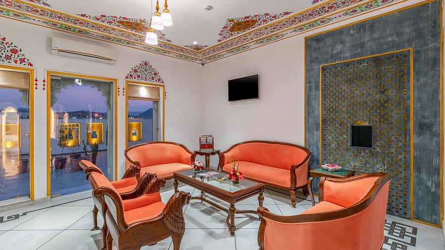 Travel Desk at Maan Vilas by Stone Wood, Udaipur with sofas and coffee table