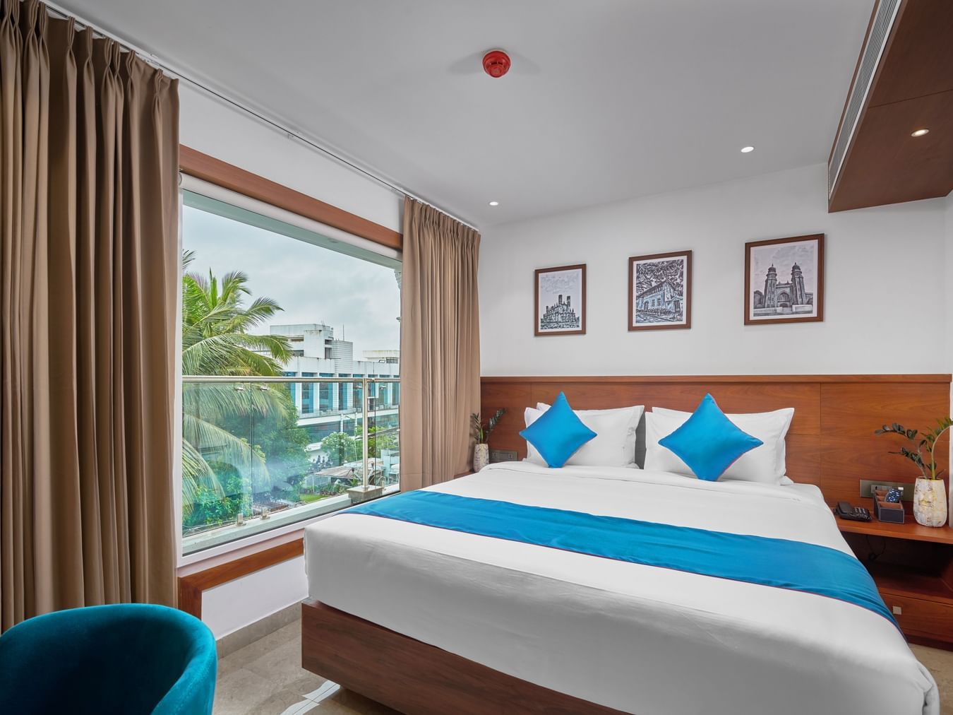 Image of the superior room with a expansive room and sofa along with king size bed.