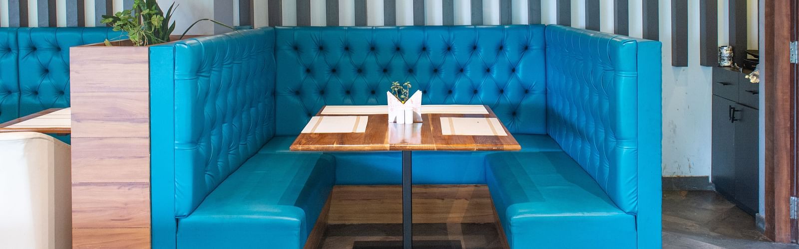 Image of a dining booth at Mad Monkey at Avianna Ganagtok Resort and Spa