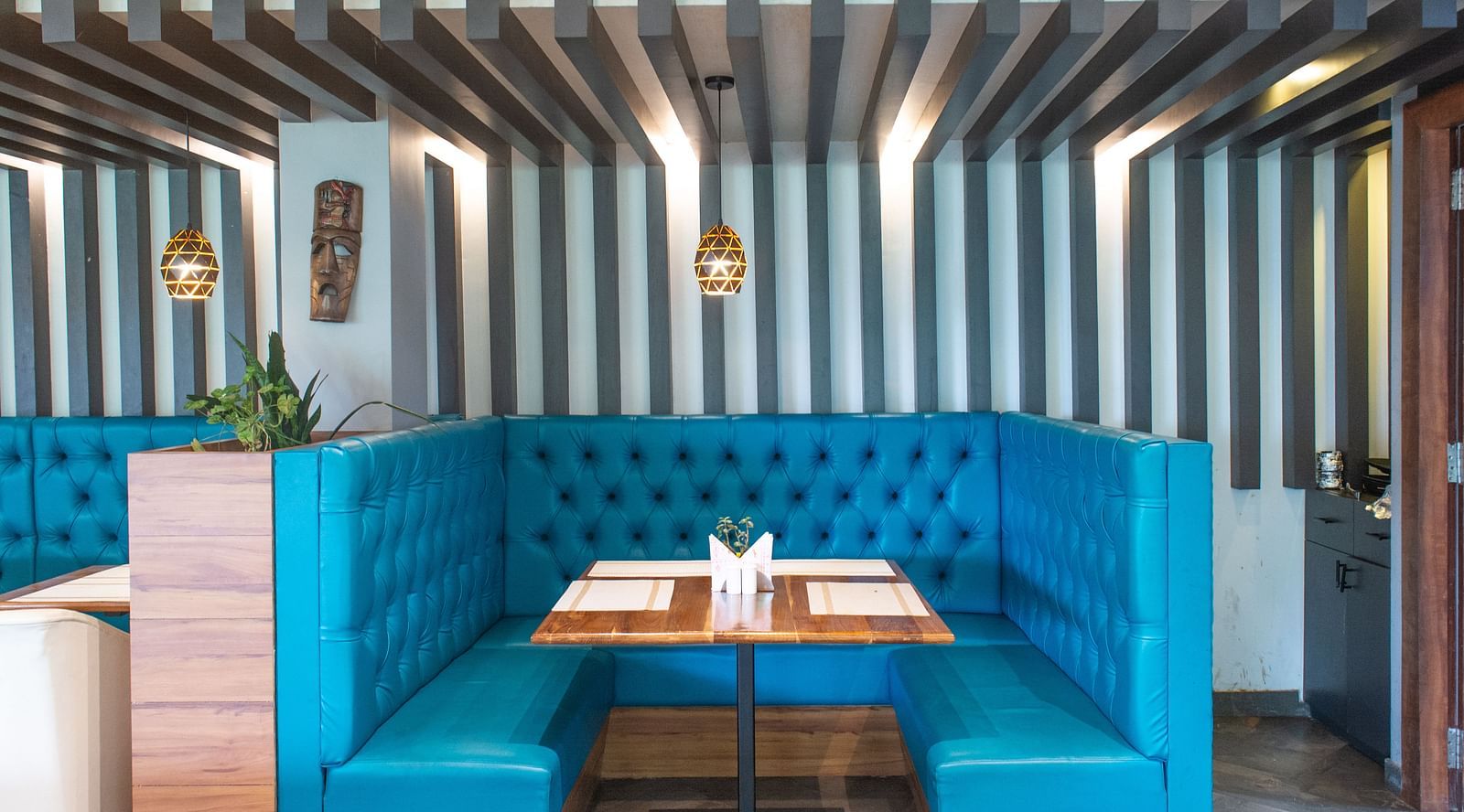 Image of a dining booth at Mad Monkey at Avianna Ganagtok Resort and Spa