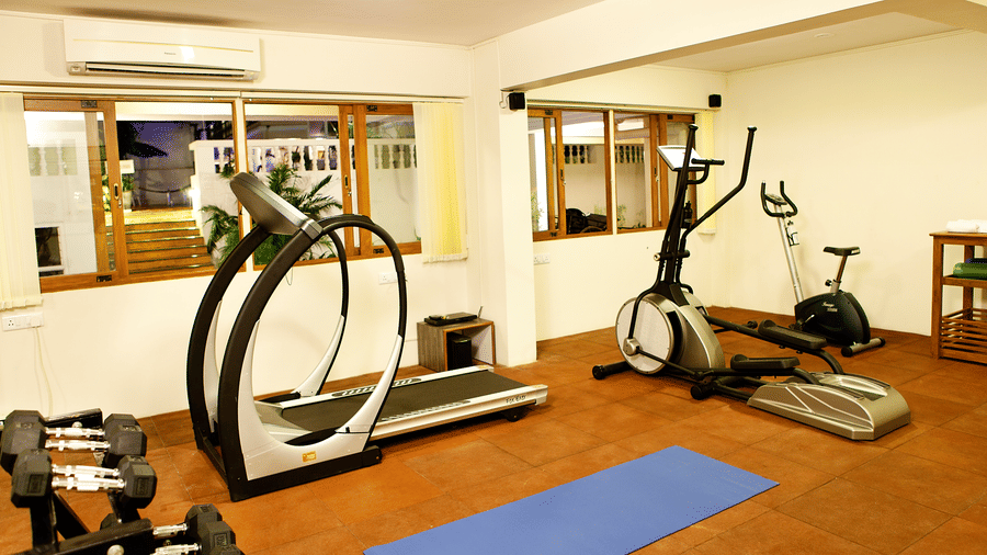 Outdoor swimming pool with sun loungers at Ocean Palms Hotel Goa