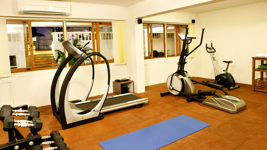 Outdoor swimming pool with sun loungers at Ocean Palms Hotel Goa