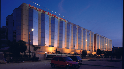 Facade view during twilight with the lights on and signage lit - Hotel Ramada Plaza Palm Groveduring twilight with the lights on and signage lit - Hotel Ramada Plaza Palm Grove