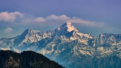 Snow capped himalayan mountains seen from Uttarakhand
