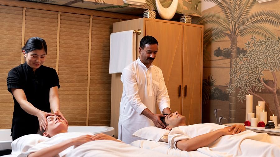 A couple enjoying a couple massage at Cinqtuair Spa in New Delhi at the Claridges