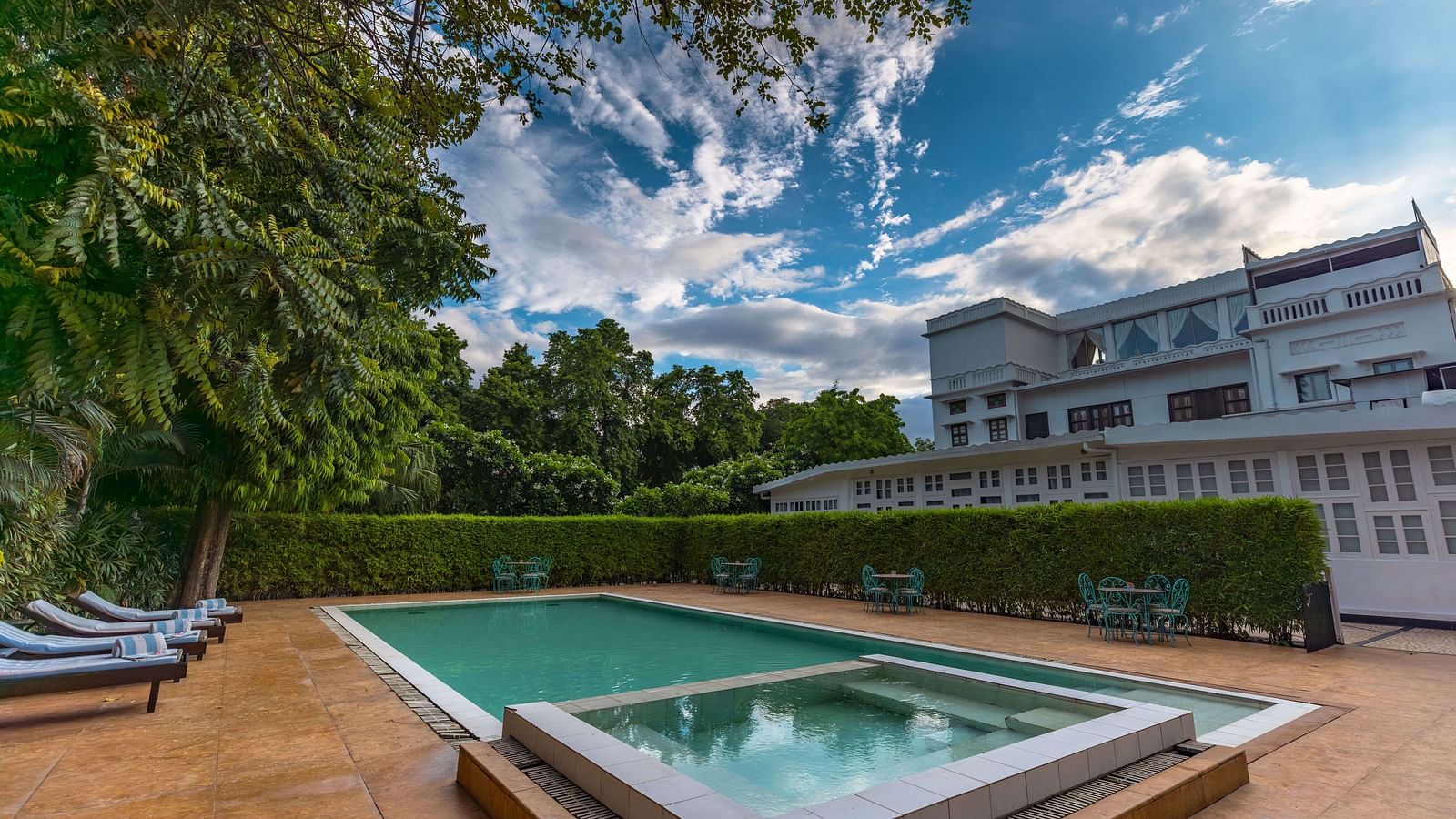 Saraca Lucknow - Pool