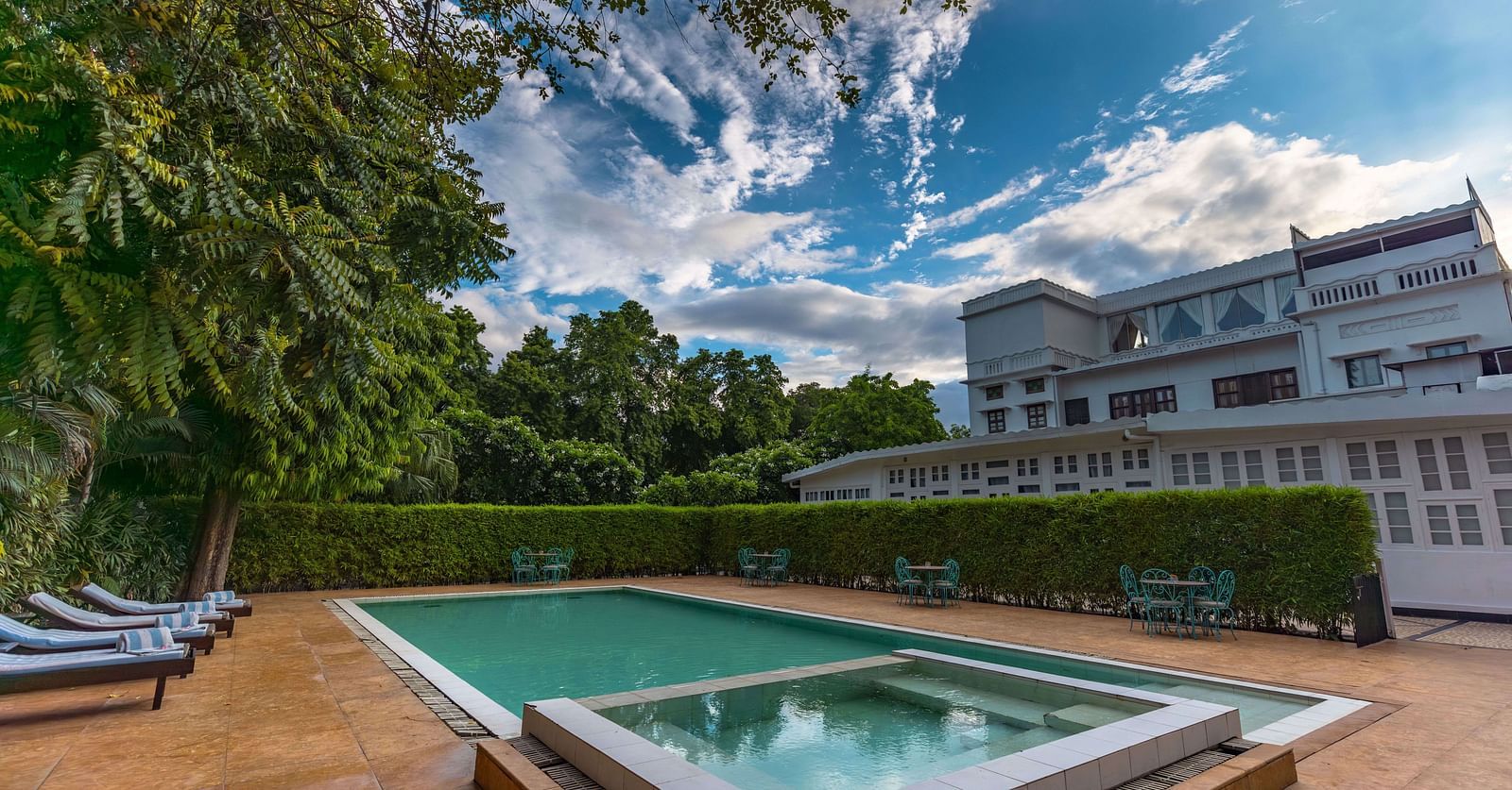 Saraca Lucknow - Pool
