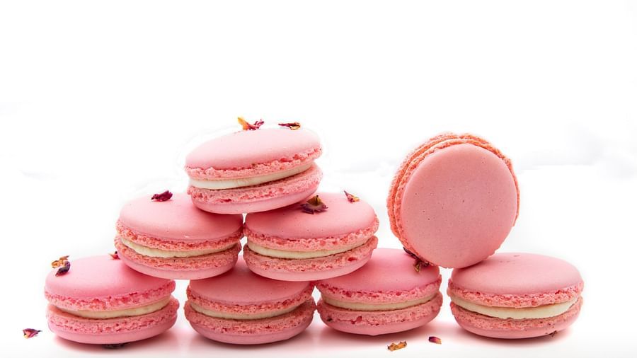 image of a pyramid of rose and litchi flavoured macrons 
