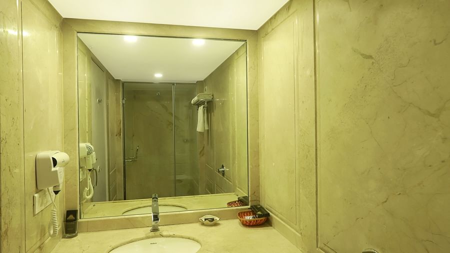 9 Executive Deluxe Bathroom