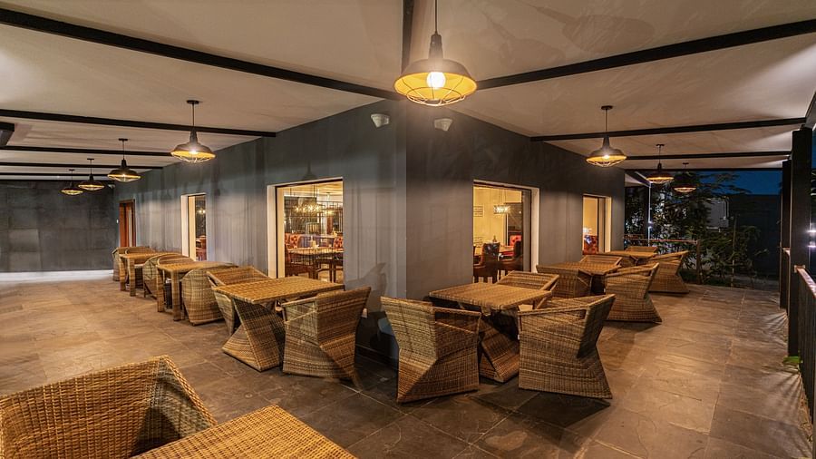 corner view panoramic image of the mekong restaurant with well lit outdoor seating area - Darza Resorts