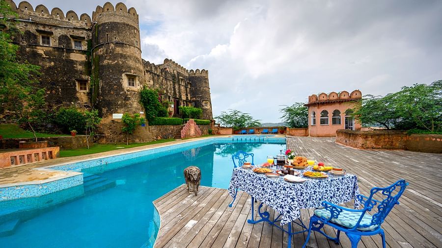 Hill Fort Kesroli 14th Century Alwar - image of a table and chair facing the property's swimming pool